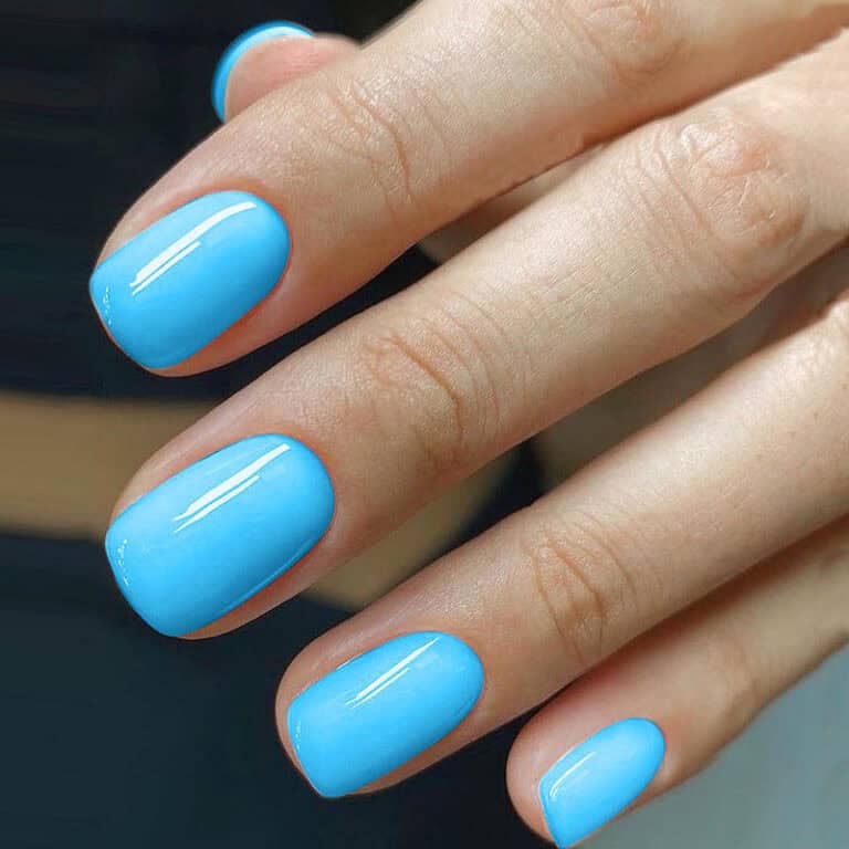 Faux ongles bleu ciel