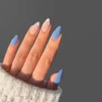 Faux ongles bleu et blanc