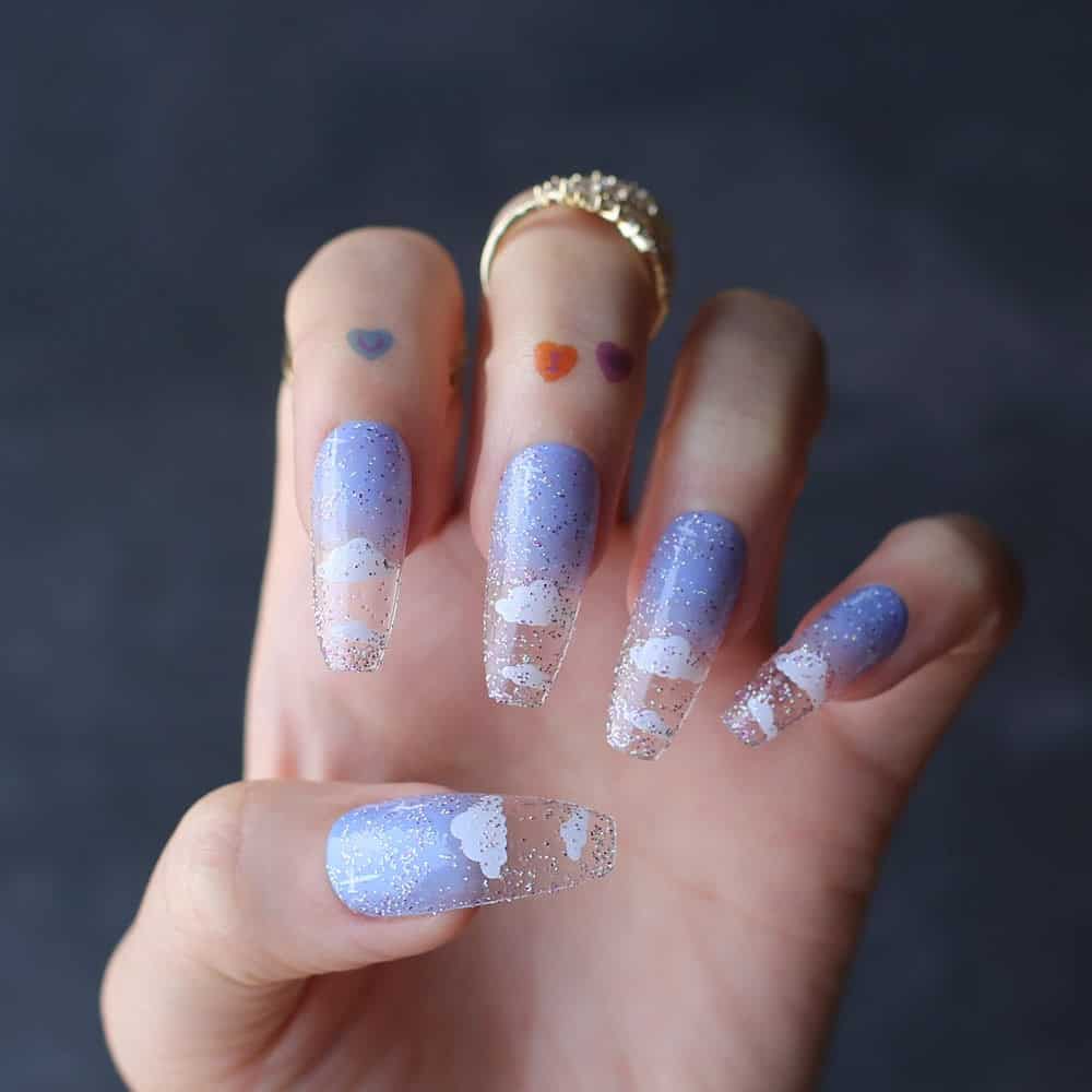 Faux ongles nuage