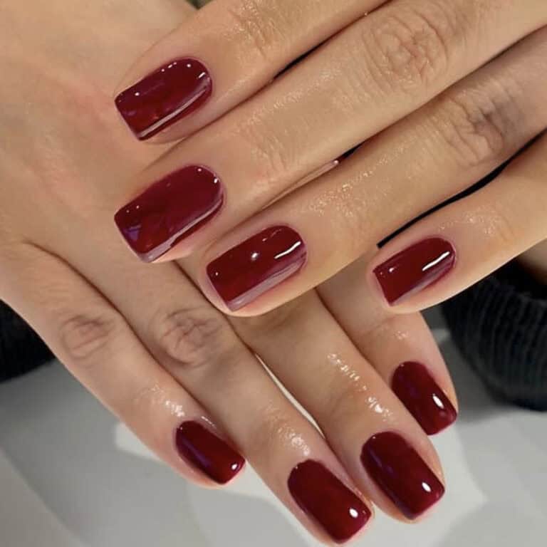 Faux ongles rouge foncé