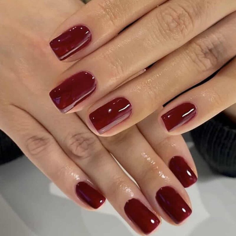 Faux ongles rouge foncé